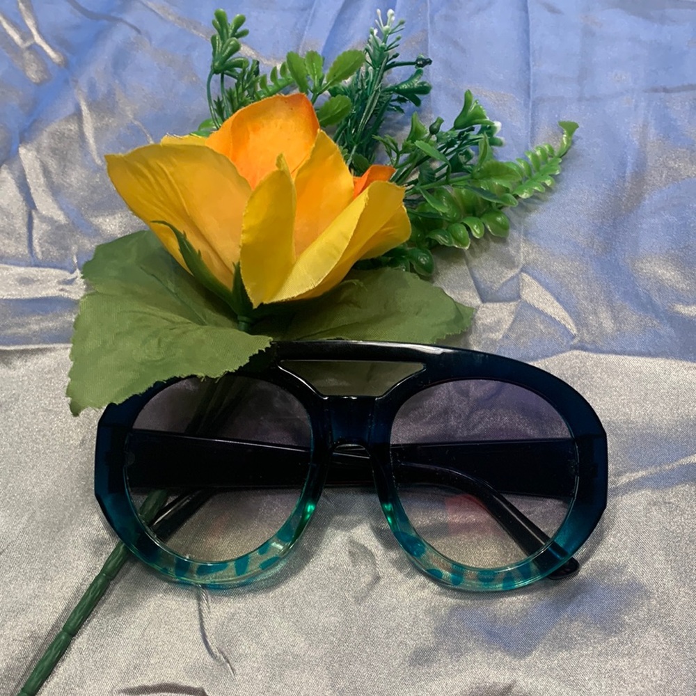 🌹 LOOK 👀 - Fashion Sunglasses •••• toooo cute!!